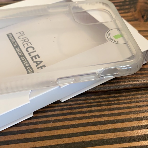 Tech21 iPhone 11 Pro Max Case - Picture 4 of 7